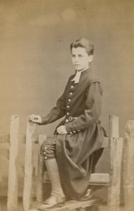 Ritratto di un allievo del Christs Hospital da English Photographer