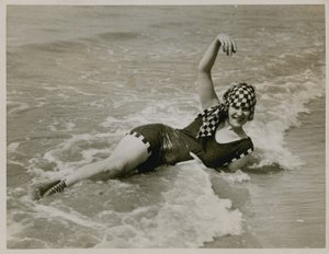 Posando sulla spiaggia di Brighton da English Photographer