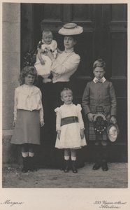 Principessa Alessandra con quattro dei suoi figli