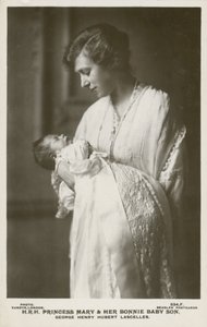Principessa Mary, Viscontessa Lascelles, con il suo figlio maggiore, George da English Photographer