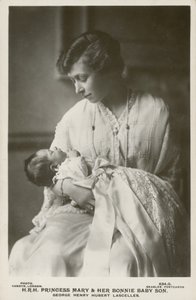 Principessa Mary, Viscontessa Lascelles, con il suo figlio maggiore, George da English Photographer