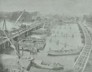Putney Bridge: scavo delle fondamenta per il nuovo ponte, 1883 da English Photographer