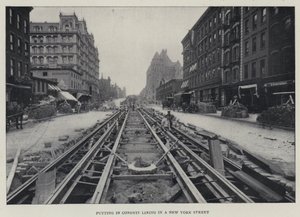 Installazione del rivestimento del condotto in una strada di New York da English Photographer