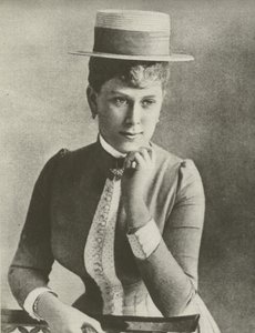 Regina Maria, a 18 anni, con un cappello di paglia da English Photographer