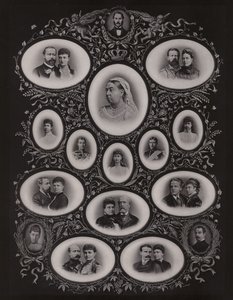 La regina Vittoria e la sua famiglia da English Photographer