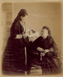 Regina Vittoria, seduta