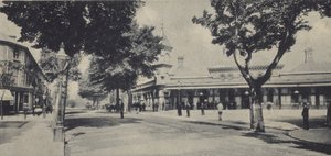 Stazione ferroviaria e Terminus Road a Eastbourne da English Photographer