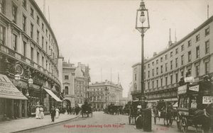 Regent Street, Londra, con il Cafe Royal