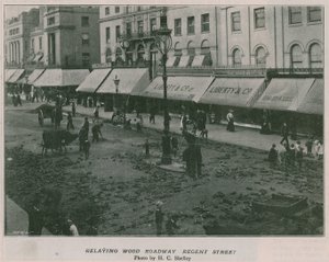 Riposizionamento della strada in legno, Regent Street da English Photographer