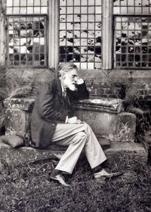 Robert Bridges, poeta inglese da English Photographer