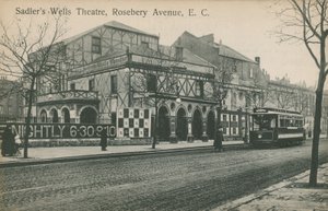 Teatro Sadlers Wells, Rosebery Avenue, Londra da English Photographer