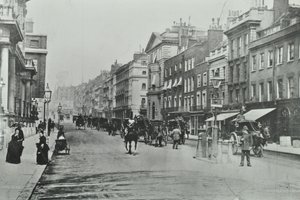 Saint Jamess Street: vista nord da Pall Mall, 1895 da English Photographer