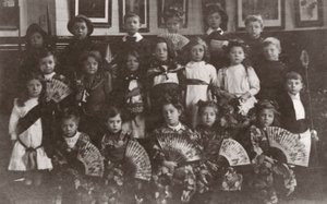 Bambini a scuola, Norfolk, inizio XX secolo (foto in b/n) da English Photographer