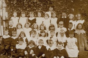 Bambini a scuola, Norfolk, inizio XX secolo da English Photographer