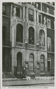 Museo di Sir John Soane, Lincolns Inn Fields, Londra da English Photographer