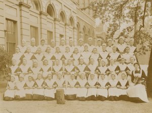 Scuola di carità per ragazze di St Marylebone da English Photographer