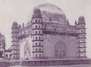 Tomba di Sultan Muhammad, Bijapur da English Photographer