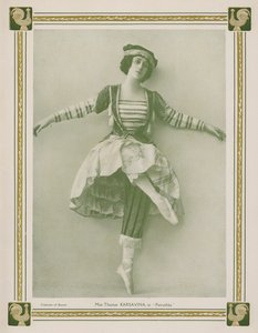Tamara Karsavina, prima ballerina russa, in una produzione dei Ballets Russes del balletto Petrushka di Igor Stravinsky da English Photographer