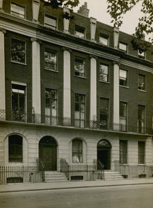 Tavistock Square da English Photographer
