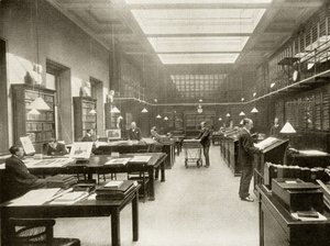 La sala delle stampe del British Museum, c.1900, da 