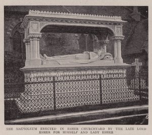 Il mausoleo eretto nel cimitero di Esher dal defunto Lord Esher per sé e Lady Esher