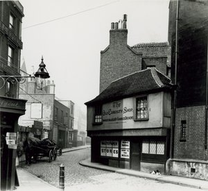 La Vecchia Bottega delle Curiosità, Portsmouth Street, Lincolns Inn Fields, Londra da English Photographer