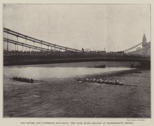 La gara di canottaggio Oxford e Cambridge, i Dark Blues in testa al ponte di Hammersmith da English Photographer