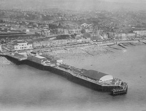 Il Molo, Hastings, c.1930 da English Photographer