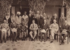 Il Principe e il Maharaja Kumar alla Residenza, Udaipur da English Photographer