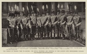 La visita del principe di Galles a Oxford, Sua Altezza Reale e gli ufficiali degli Oxfordshire Hussars della regina da English Photographer
