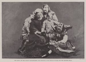 La Regina e i suoi nipoti, le famiglie del Principe di Galles e della Principessa Reale da English Photographer