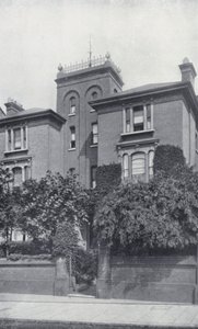 La residenza di Theodore Watts-Dunton e Algernon C Swinburne, The Pines, Putney (foto b/n) da English Photographer