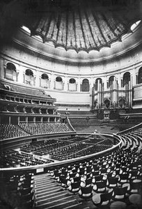 Royal Albert Hall, Londra, c.1880 da English Photographer