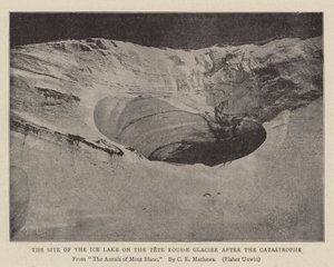 Il sito del Lago di Ghiaccio sul Ghiacciaio Tete Rousse dopo la catastrofe da English Photographer