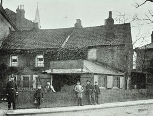 La Fucina, Broadway, Crouch End, 1890 da English Photographer