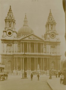 La facciata della Cattedrale di San Paolo da English Photographer