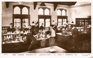 Il grande laboratorio di chimica della St Paul