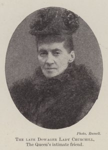 La defunta Lady Churchill, intima amica della Regina da English Photographer