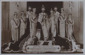 La famiglia reale nei loro abiti di incoronazione