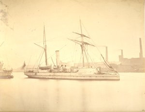 Il lato di dritta della cannoniera "Delta" ormeggiata nel fiume Tyne, c.1876