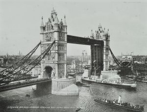 Tower Bridge nel giorno della sua apertura, 1894