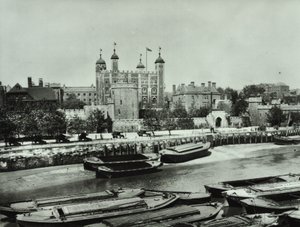 Torre di Londra, Tower Hill: dal fiume, 1895