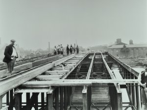 Vauxhall Bridge: demolizione, 1898 da English Photographer