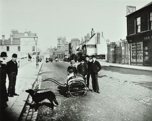 Wandsworth High Street: vista verso ovest, 1890 da English Photographer