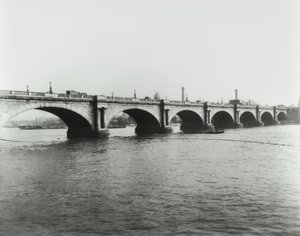 Waterloo Bridge: vista dalla riva nord, 1895 da English Photographer