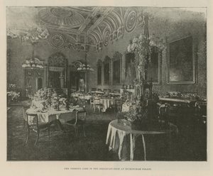 Torta nuziale nella Sala Colazione a Buckingham Palace da English Photographer