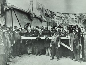 Westferry Road: liberazione della strada dal pedaggio, 1885 da English Photographer