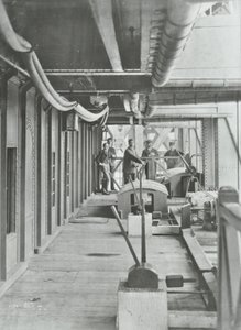 Woolwich Ferry: piattaforma a leva idraulica del pontone nord, 1896