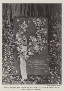 Corona in oro e argento per il mausoleo di Bismarck, presentata dalle donne di Amburgo da English Photographer