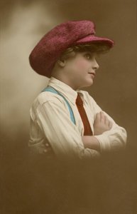 Giovane ragazza con cappello da English Photographer